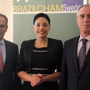 From the left:

1. H.E.Santiago Wins - Ambassador of Uruguay
2. Elisa Solhlman - Executive Director (Brazilcham) 
3 H.E Jos Pereira Gomes - Ambassador of Portugal