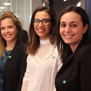 From the left:

1 Kellyane Moreira -
2 Larissa Ciriaco - (Brazilcham) 
3 Livia Fetal - (Brazilcham)